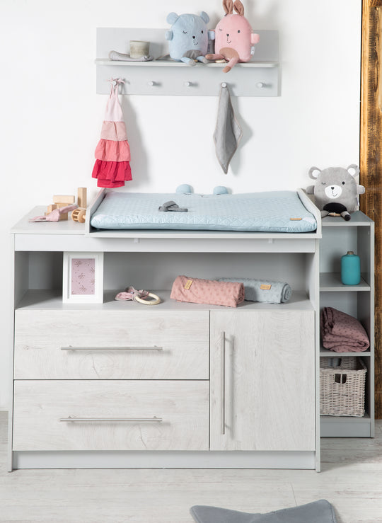 Children's Room Set 'Maren 2', incl. Convertible Cot Bed 70 x 140 cm, Changing Table Wide & 3-Door Cabinet, Light Grey/Whitewashed Oak – Lifestyle Image (7/12)