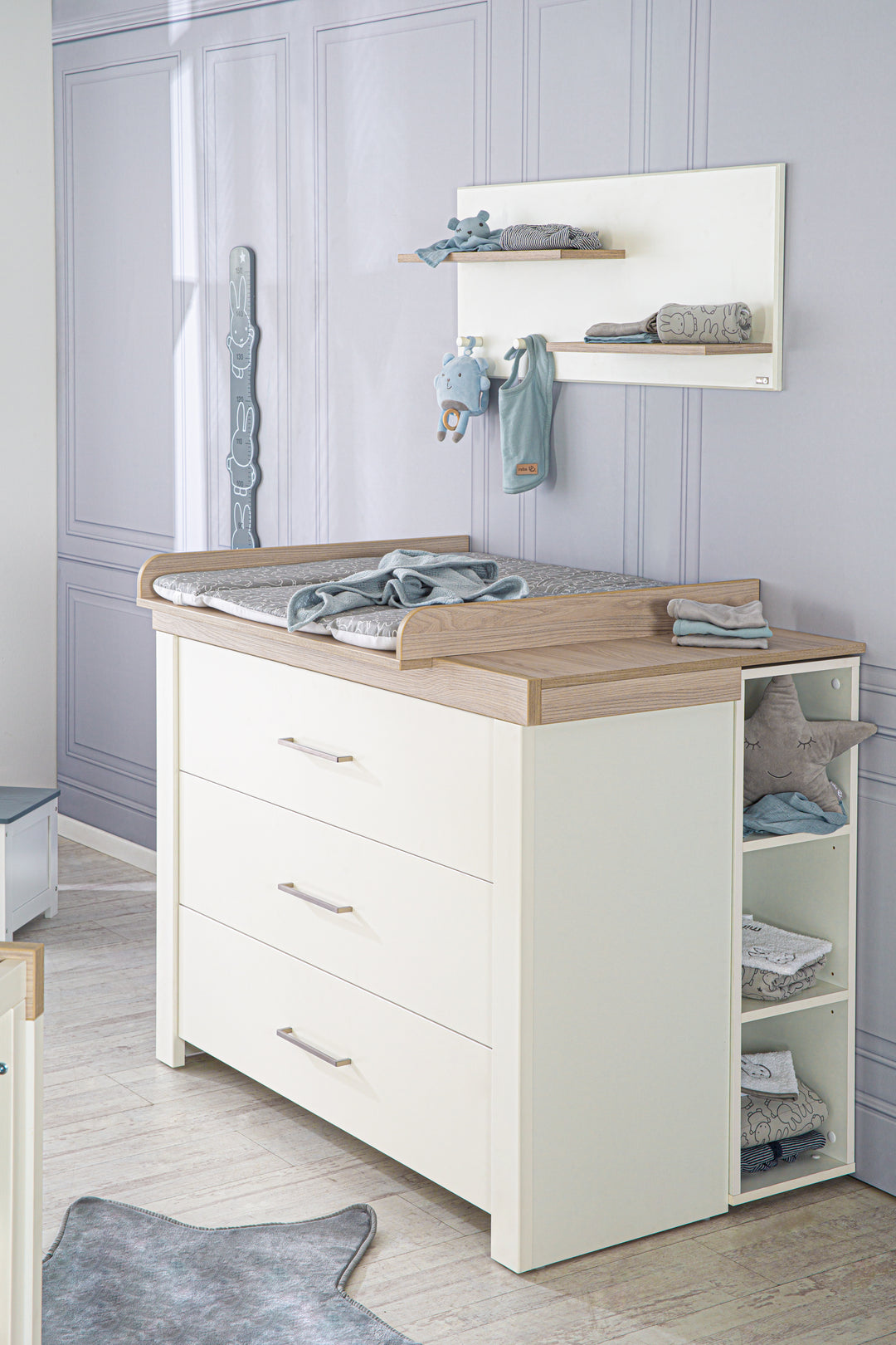 Room Set 'Lucy' 3-Piece, incl. Convertible Cot Bed 70 x 140, Changing Table & Cabinet 3-Door – Lifestyle Image (8/17)