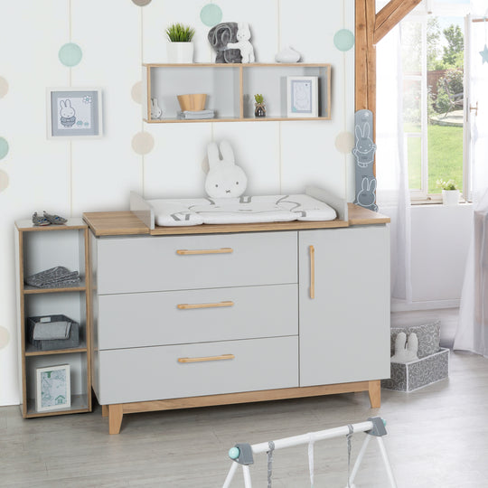 Cassettiera fasciatoio 'Caro' con piano fasciatoio removibile, soft-close, 1 anta, 3 cassetti, altezza fasciatoio 94 cm – Foto d'ambiente (2/7)
