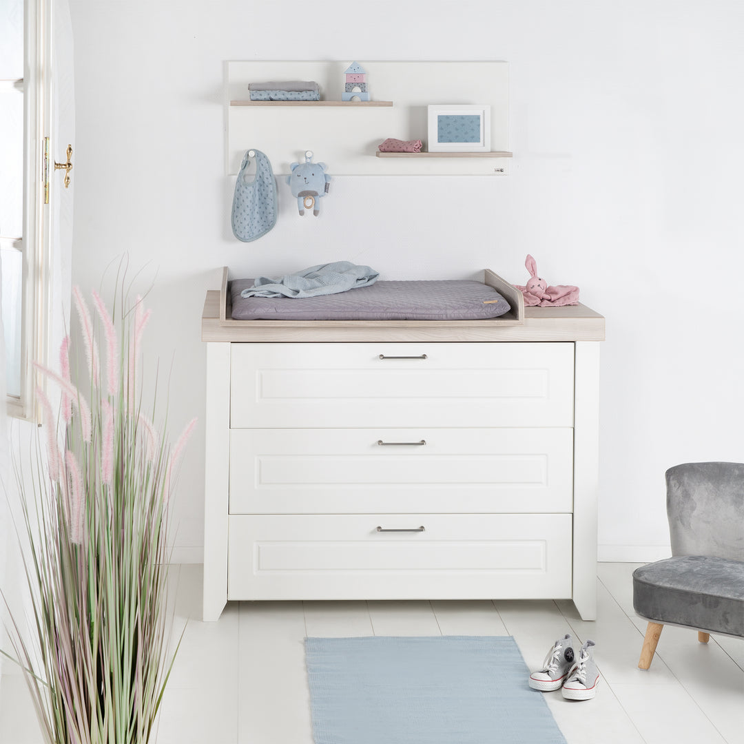 Set camera 'Felicia' incl. letto combinato 70 x 140 cm, cassettiera fasciatoio & 3ante armadio, luna elm / bianco – Foto d'ambiente (17/21)