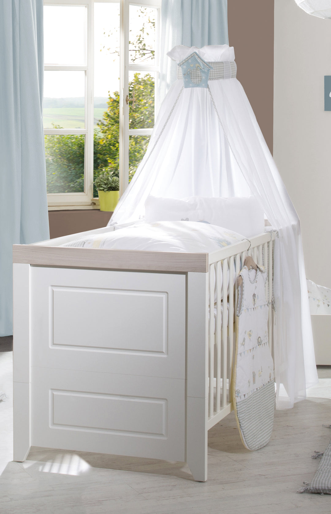 Set camera 'Felicia' incl. letto combinato 70 x 140 cm, cassettiera fasciatoio & 3ante armadio, luna elm / bianco – Foto d'ambiente (8/21)