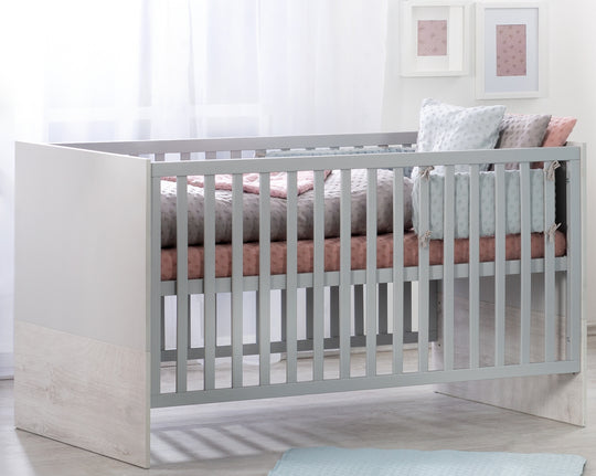 Set completo 'Maren 2' incl. letto combinato 70 x 140 cm & largo cassettiera fasciatoio, grigio chiaro/Bianco – Foto d'ambiente (4/9)