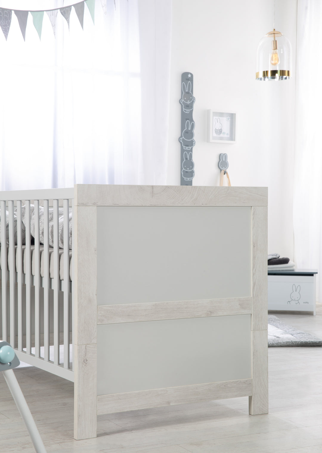 Kinderzimmerset 'Mila', inkl. Kombi-Bett 70 x 140 cm, Wickelkommode & 3-türigem Schrank, grau/weiß – Detailbild (5/16)