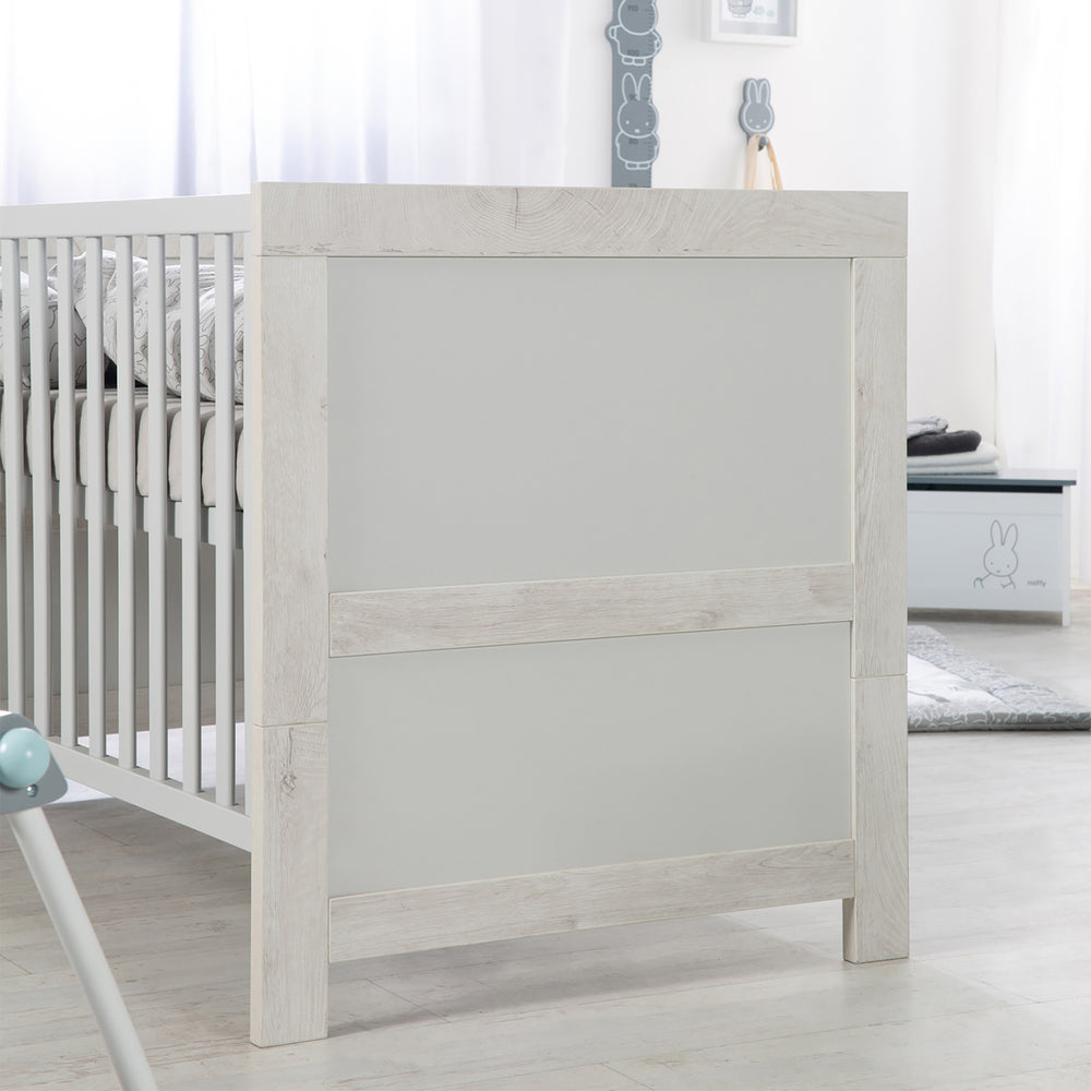 Kombi-Kinderbett 'Mila', 70 x 140 cm, verstell-/umbaubar zum Jugendbett, mitwachsend, 3 Schlupfsprossen – Milieubild (2/10)