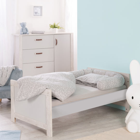 Kombi-Kinderbett 'Mila', 70 x 140 cm, verstell-/umbaubar zum Jugendbett, mitwachsend, 3 Schlupfsprossen – Milieubild (7/10)