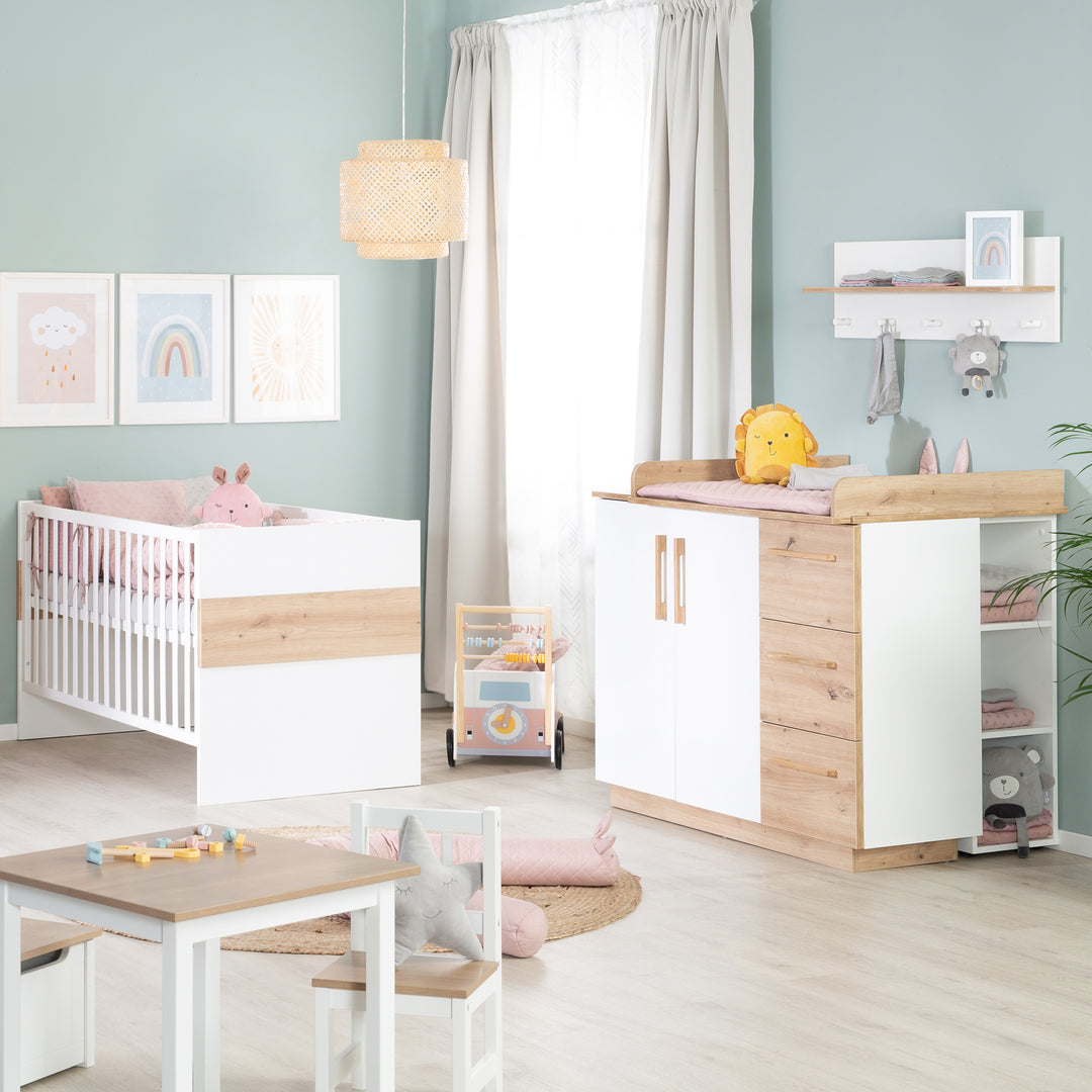 Cuna combinada 'Lion' 70x140 - 3posiciones regulable en altura - Blanco & decorado en madera 'Artisan roble' – Foto ambientada (6/12)