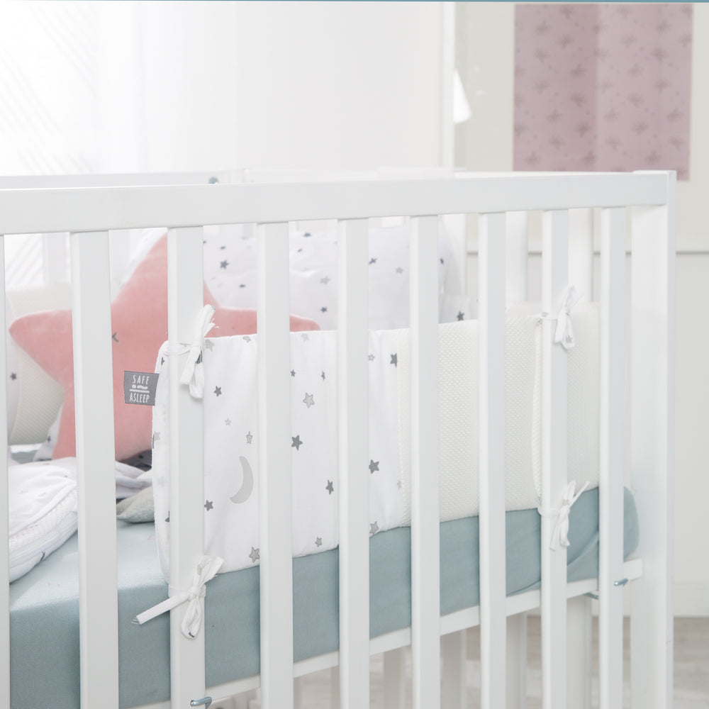 'safe asleep®' Nestchen Easy Air 'Sternenzauber grau', luftzirkulierend, mit AIR-Balance-System – Milieubild (2/4)