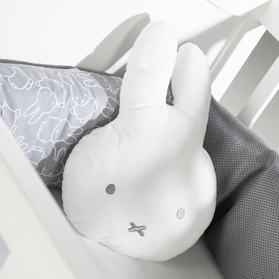 Dekokissen 'miffy®' fürs Baby-/ Kinderzimmer, Kuschelkissen aus weichem Coral-Fleece – Produktbild (2/5)