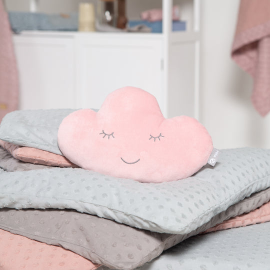 Kuschelkissen Wolke  'roba Style', Rosa/Mauve, flauschiges Dekokissen für Baby- & Kinderzimmer – Milieubild (2/7)
