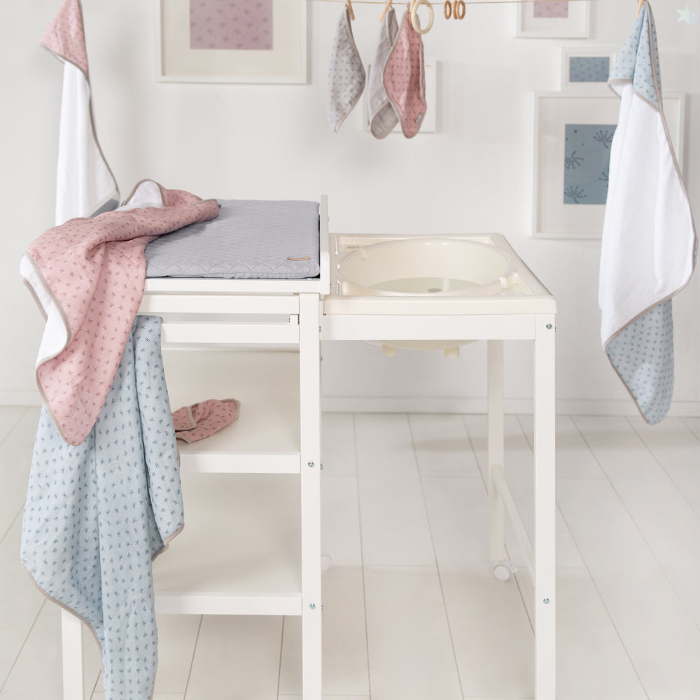 Bade-Wickel-Kombi 'Baby Pool' weiß inkl. Wickelauflage 'roba Style', ausziehbare Wanne – Milieubild (2/23)