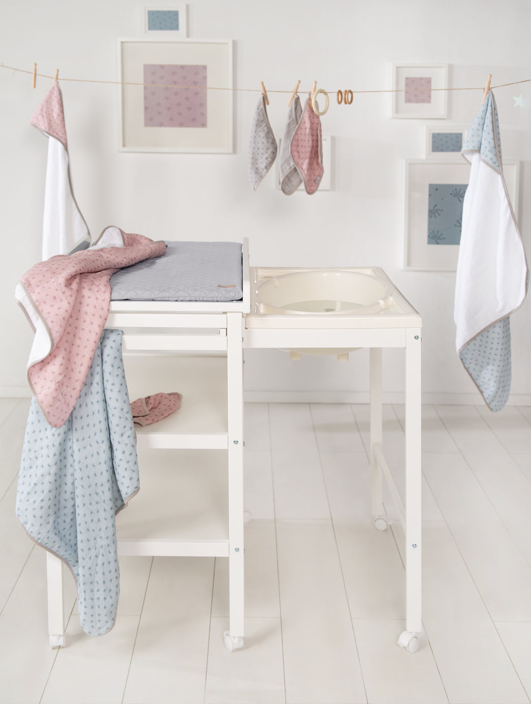 Bade-Wickel-Kombi 'Baby Pool' weiß inkl. Wickelauflage 'roba Style', ausziehbare Wanne – Sonderbild (15/23)