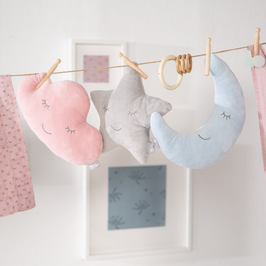 Bundle 'Lil Sofa' incl. canapé enfant, tabouret étoile & coussin décoratif étoile en bleu clair/ciel – Photo de détail (4/9)