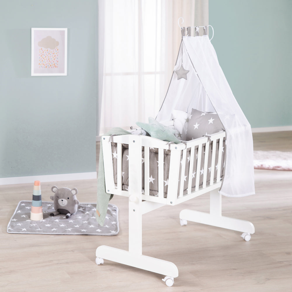 Komplettwiegenset, 'Little Stars', 40 x 90 cm, weiß, Feststellfunktion, inkl. Zubehör – Milieubild (2/10)