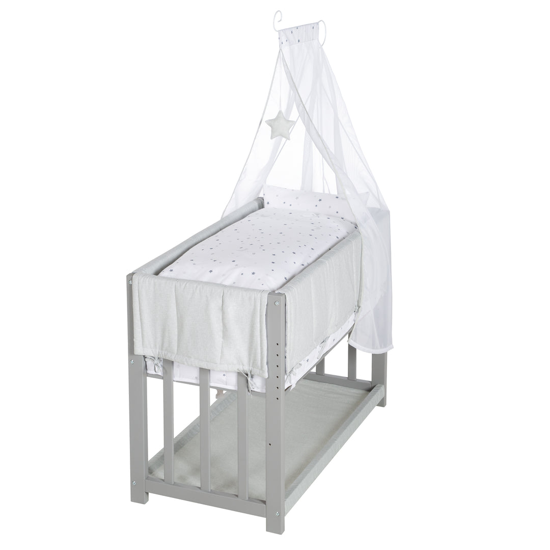 Stuben- & Beistellbett 'Sternenzauber grau' 3 in 1, Babybett grau, inkl. kompletten Bettzubehör – Freisteller (1/11)