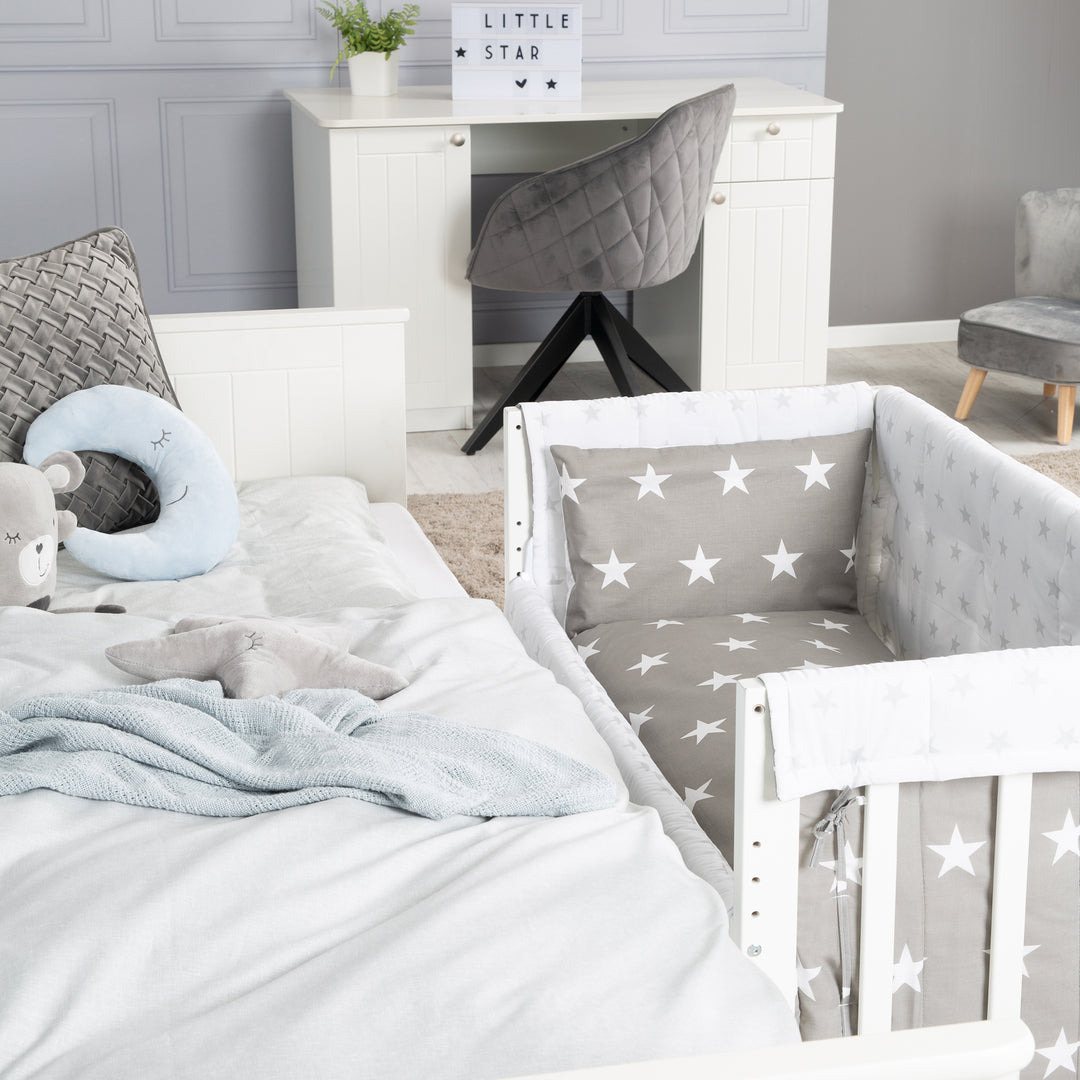Stuben- & Beistellbett 'Little Stars' 3 in 1, Babybett weiß, inkl. kompletten Bettzubehör – Milieubild (9/11)