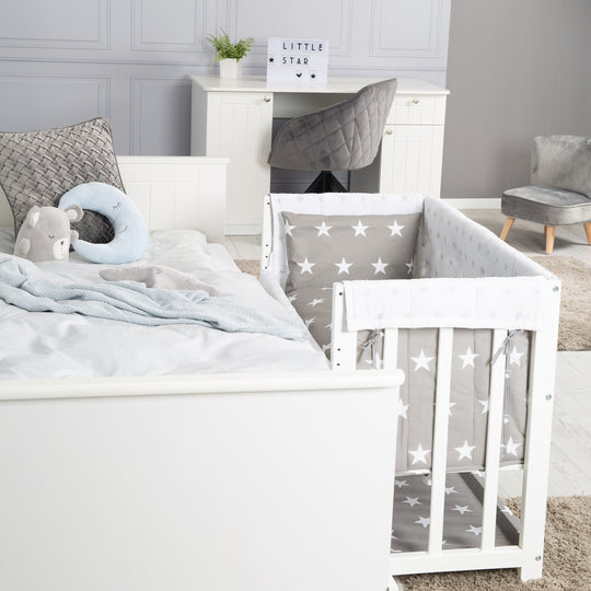 Stuben- & Beistellbett 'Little Stars' 3 in 1, Babybett weiß, inkl. kompletten Bettzubehör – Milieubild (10/11)