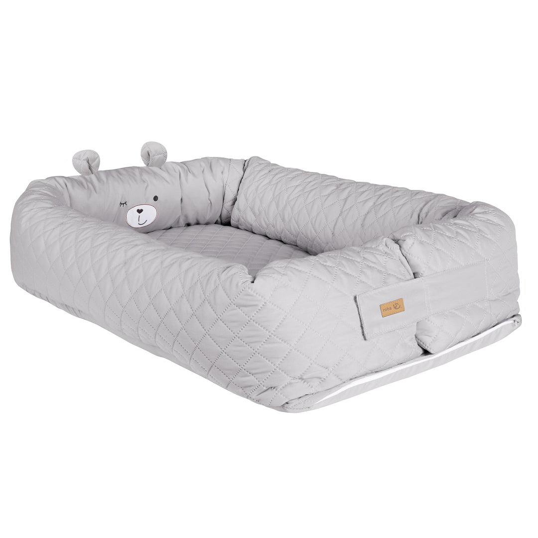 Babylounge 'roba Style' - Kuschelnest mit Bären-Gesicht 'Sammy' - Reisebett & Wickelauflage - Grau – Freisteller (1/7)