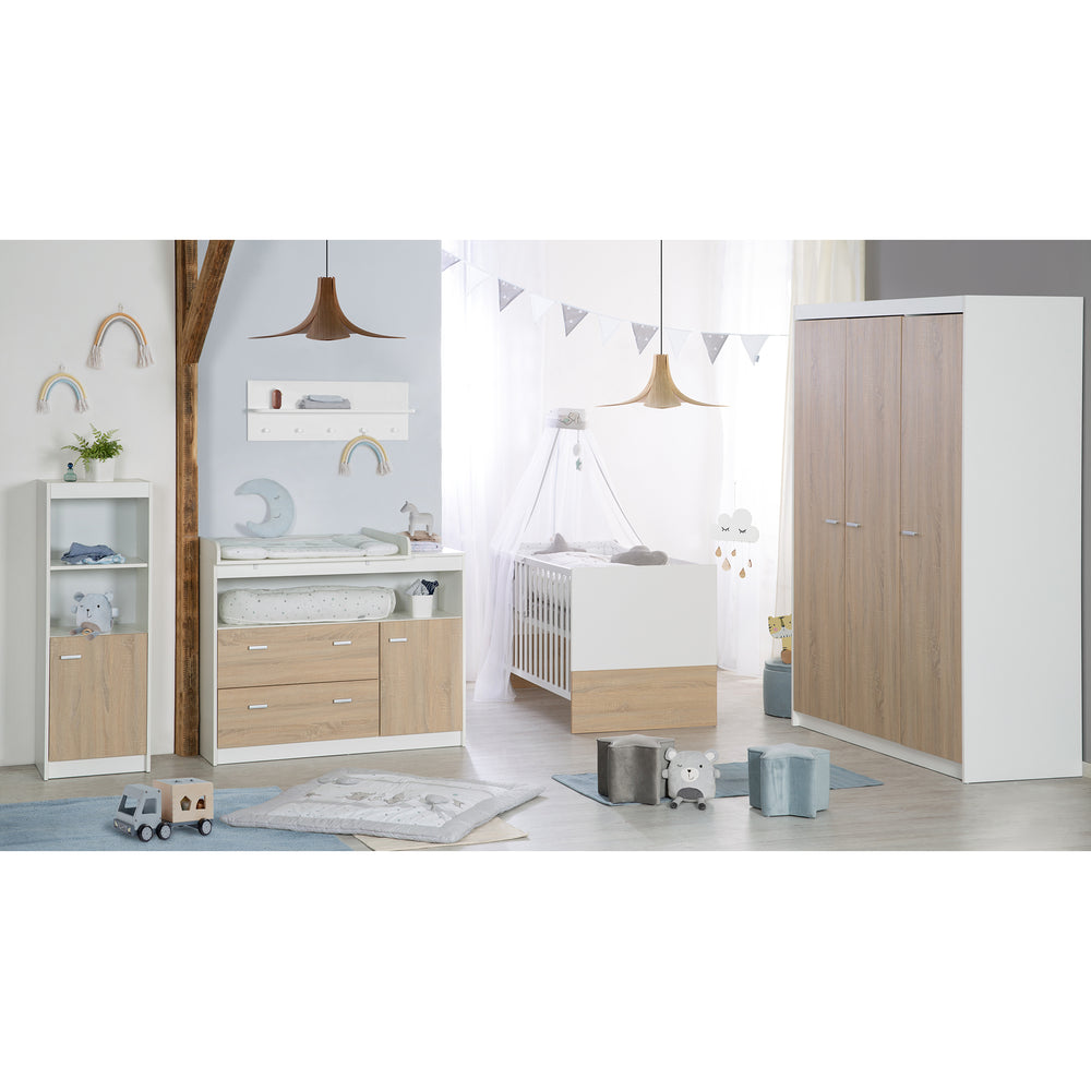 Möbelset 'Gabriella' inkl. Babybett 70 x 140 cm & breite Wickelkommode, bicolor – Milieubild (2/13)