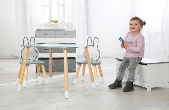 Kindersitzgruppe 'miffy®', 2 Kinderstühlen & 1 Tisch, Holz, dunkelgrau/ weiß lackiert – Sonderbild (19/22)