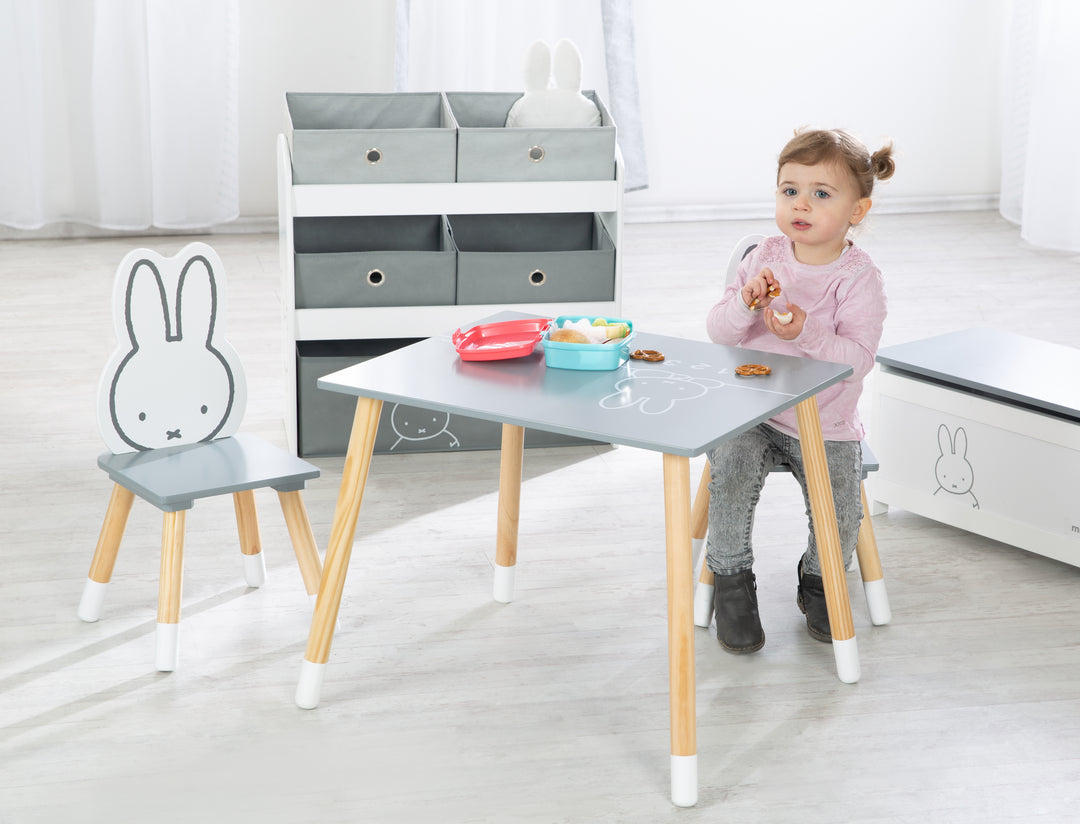 Kindersitzgruppe 'miffy®', 2 Kinderstühlen & 1 Tisch, Holz, dunkelgrau/ weiß lackiert – Produktbild (8/22)