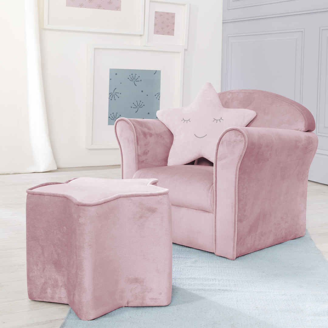 Poltrona per bambini 'Lil Sofa' con braccioli, comodo mini poltrona con rosa tessuto in velluto rivestito – Foto d'ambiente (3/10)