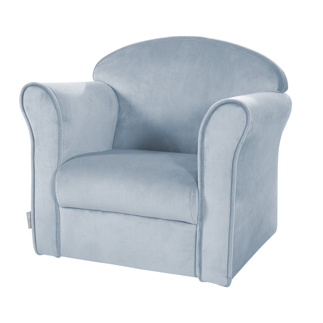 Kindersessel 'Lil Sofa' mit Armlehnen, bequemer Minisessel mit hellblauem Samtstoff bezogen – Freisteller (1/9)
