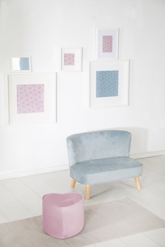 Tabouret enfant en forme de cœur 'Lil Sofa', confortable tabouret avec tissu velours en mauve recouvert, pouf – Photo d'ambiance (3/8)