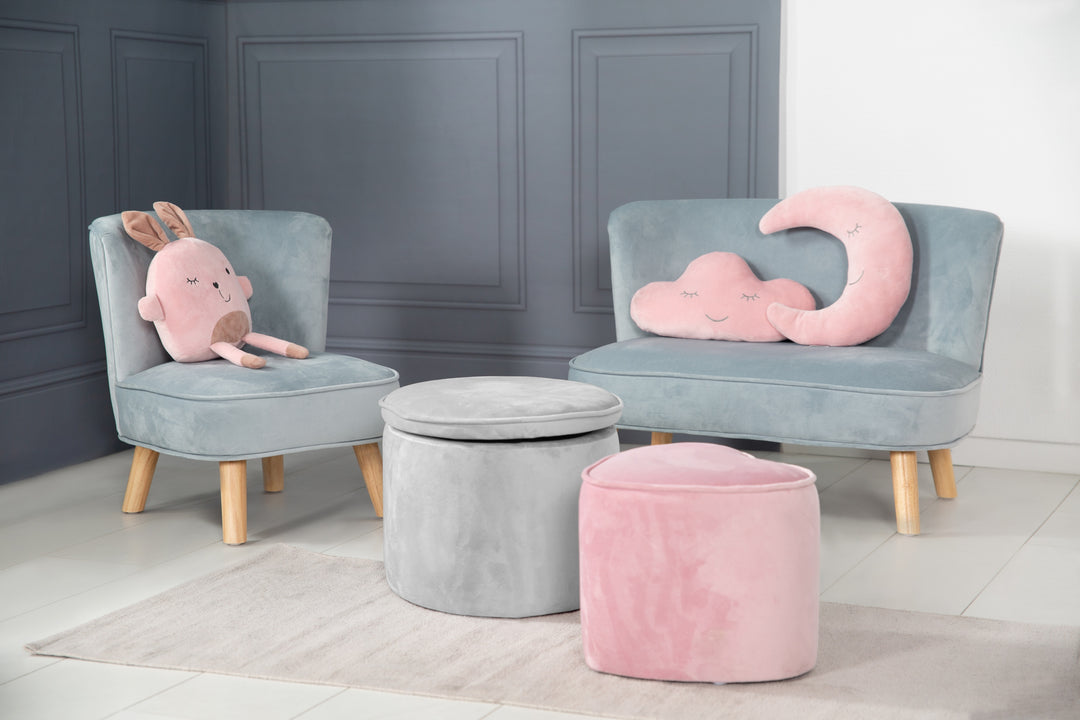 Kinderhocker mit Aufbewahrungsfunktion 'Lil Sofa', oval, bequemer Hocker mit grauem Samtstoff – Milieubild (7/9)