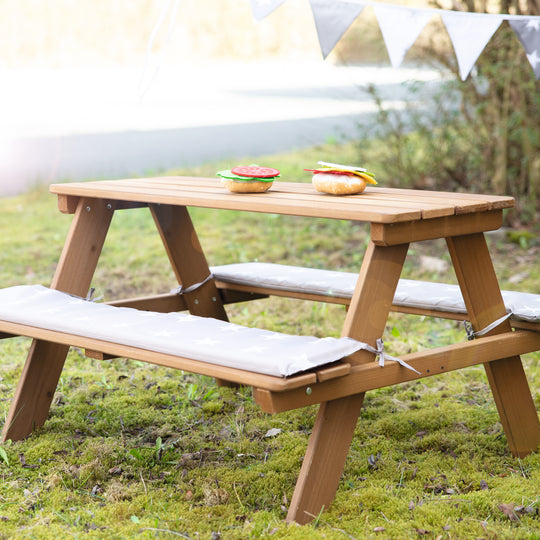 Children's Seating Set 'Outdoor+', Wetterfeste Seating Set 'Picknick for 4', Solid Wood, Teak Look – Lifestyle Image (5/11)