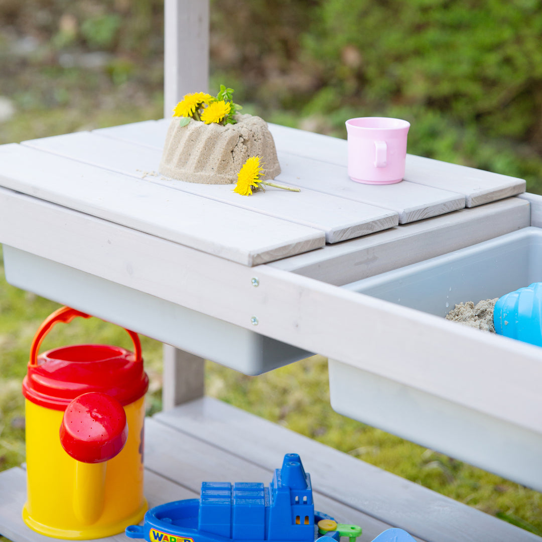 Matschküche 'Outdoor+', grau lasiert mit abnehmbarer Abdeckung, wetterfestes Holz – Milieubild (10/13)