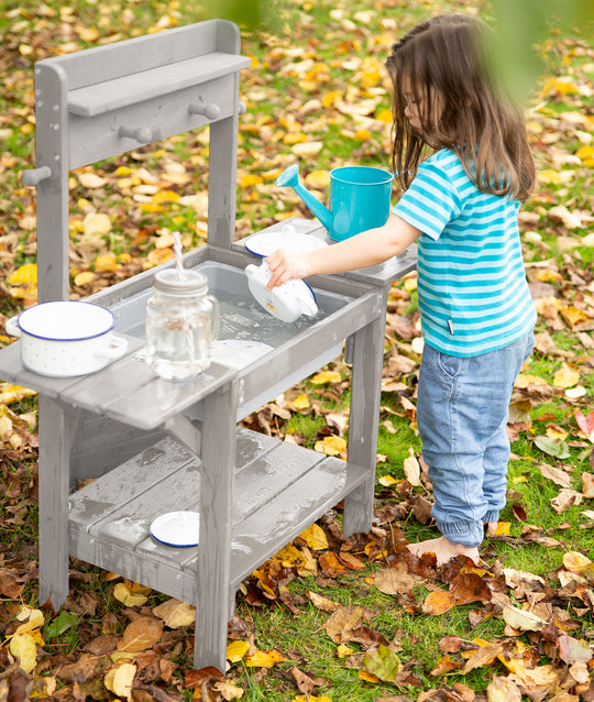 Cucina da esterno 'Midi' - Cucina da giardino per bambini per acqua & sabbia, resistente tutti intemperie legno massello grigio – Foto d'ambiente (2/8)