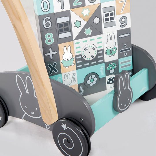 Schiebewagen 'miffy®' con 35pezzi set di cubi da costruzione, legno naturale & laccato, altezza manigliäaltezza: 45cm – Foto di dettaglio (2/7)