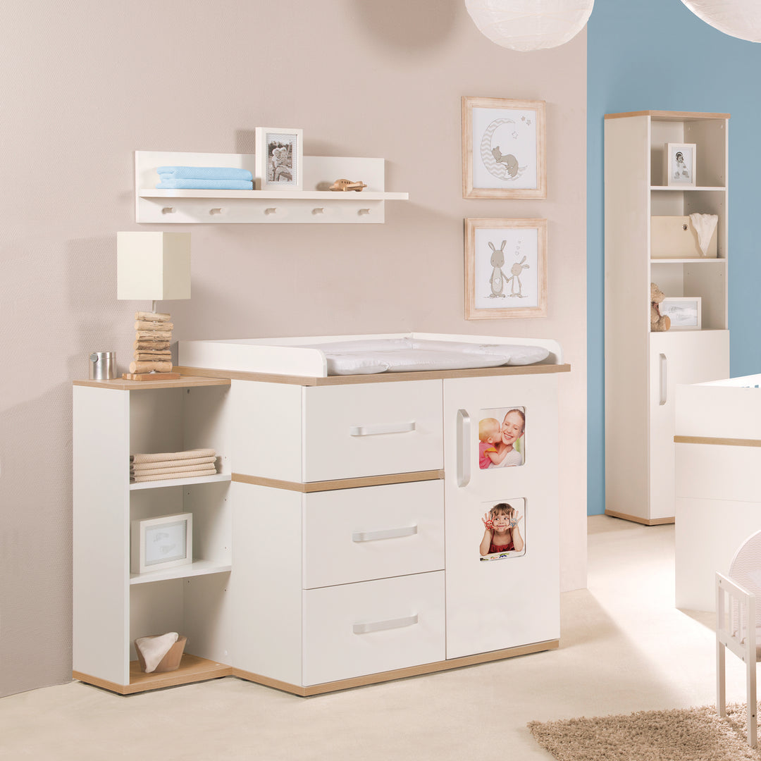 Set mobili per bambini 'Pia', 3pezzi, incl. letto per bambini 70 x 140 cm, cassettiera fasciatoio & armadio, bianco – Foto d'ambiente (9/15)