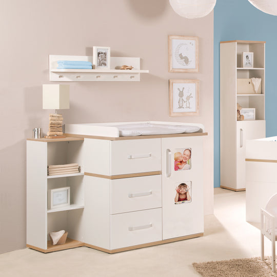 Set mobili per bambini 'Pia', 3pezzi, incl. letto per bambini 70 x 140 cm, cassettiera fasciatoio & armadio, bianco – Foto d'ambiente (9/15)
