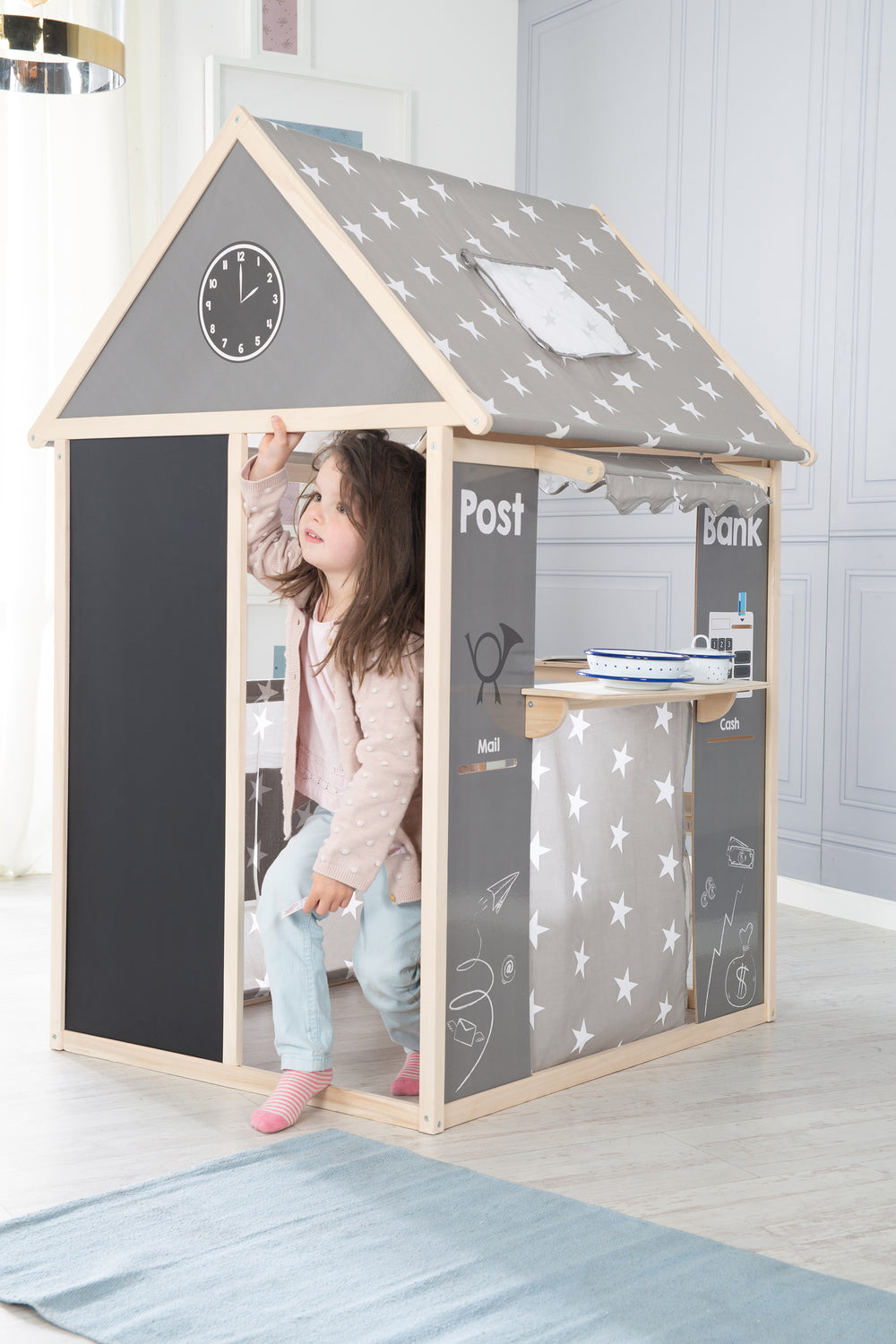 Spielhaus-Kombination, enthält Kaufladen, Kasperletheater, Tafel, Schalter für Post/Bank/Kiosk – Milieubild (2/12)