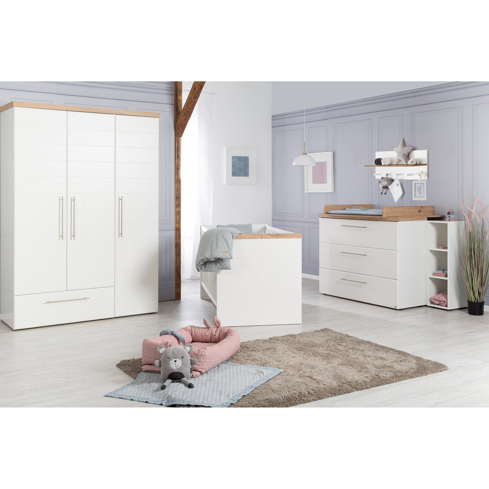 Zimmerset 'Nele' 3-teilig, inkl. Kombi-Kinderbett 70 x 140 cm, Wickelkommode & Schrank 3-türig – Milieubild (2/17)