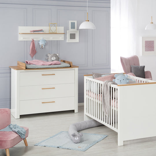 Kinderzimmerset 'Ava' 3-teilig, inkl. Kinderbett 70x140 cm, Wickelkommode & Schrank 3-türig – Milieubild (3/23)