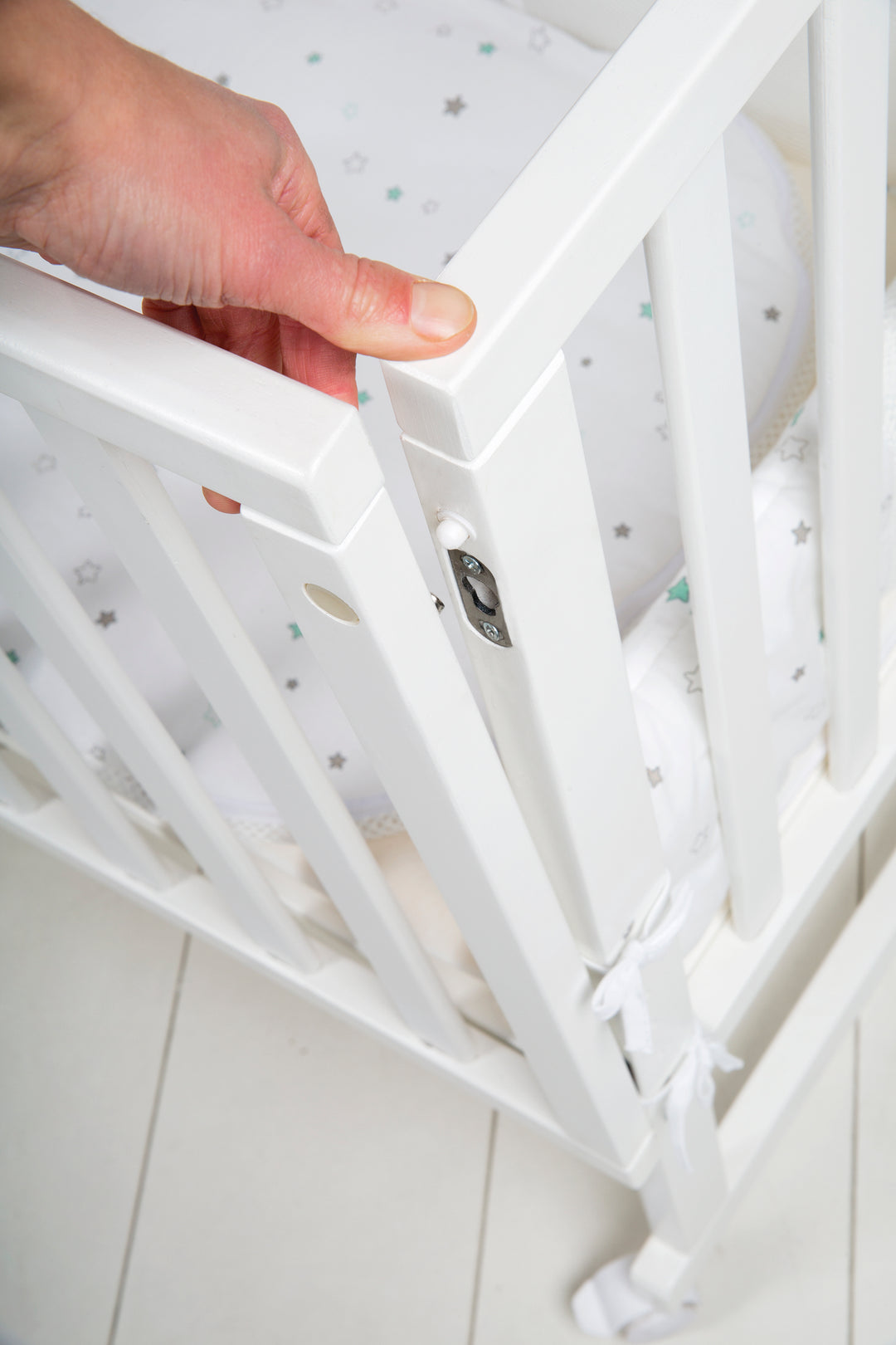 Culla 'safe asleep®' 3 in 1, 'Sternenzauber', lettino da co-sleeping bianco, lettino & panca, incl. accessori – Foto di dettaglio (8/11)