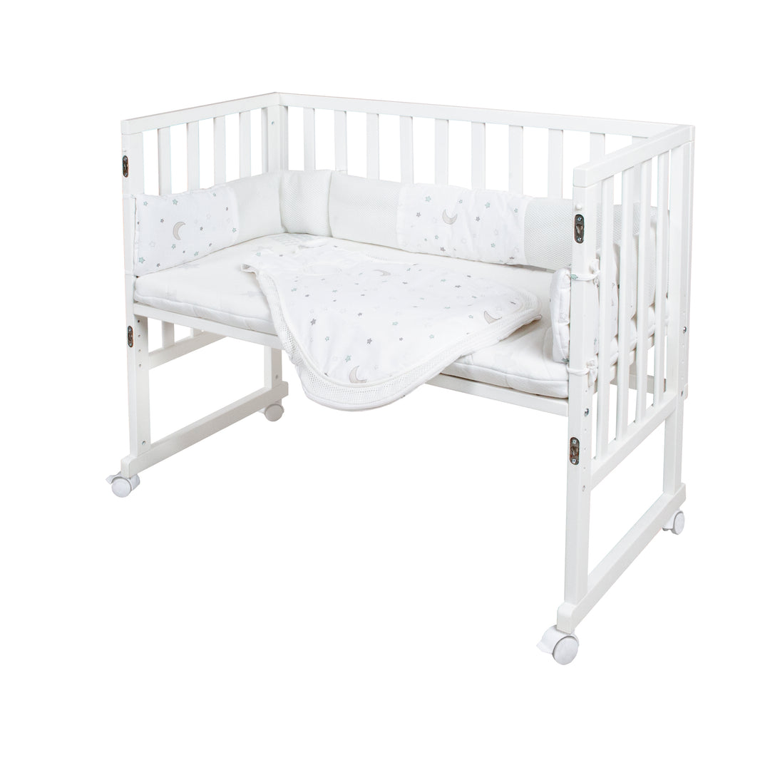 Culla 'safe asleep®' 3 in 1, 'Sternenzauber', lettino da co-sleeping bianco, lettino & panca, incl. accessori – Ritaglio (6/11)