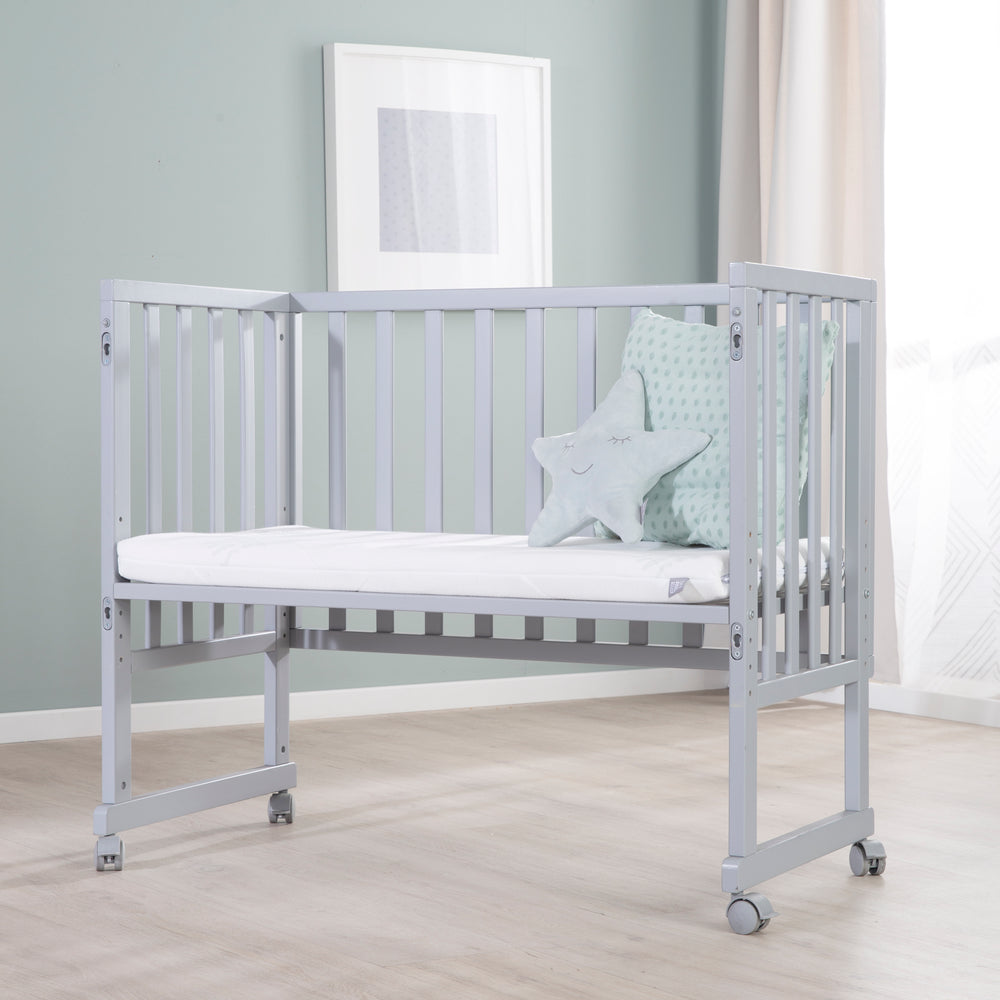 Stuben- & Beistellbett 3in1 mit Barriere + Matratze - Holz taupe – Milieubild (2/18)