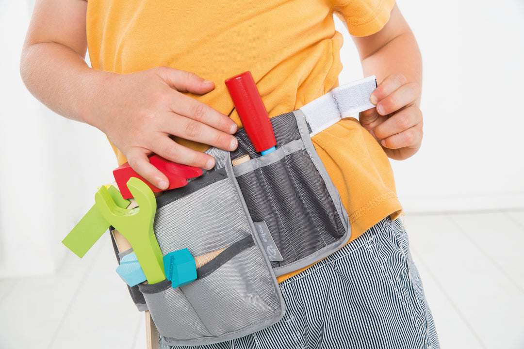 Children's Tool Belt incl. Tool Bag with 11-Piece Tool Set Made of Wood, Adjustable – Lifestyle Image (3/3)
