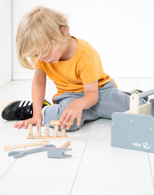 Boîte à outils pour enfants, coffret d'outils en bois, set de construction en bois avec 22pièces outil – Photo d'ambiance (15/18)